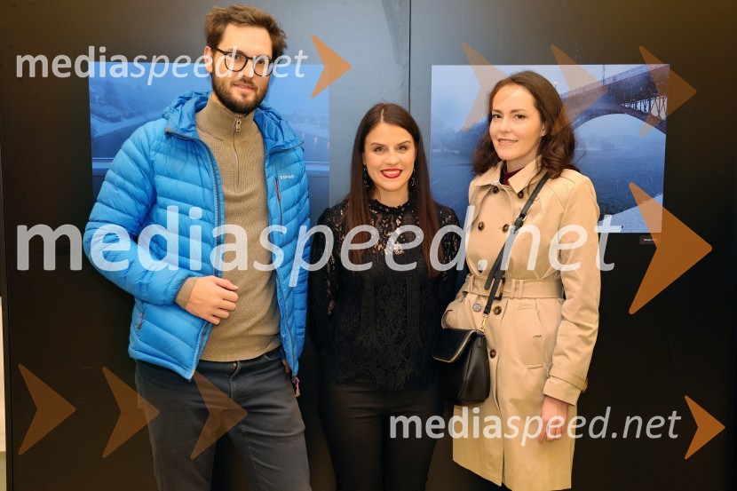  ... ;  Dijana Božič, fotografinja;  ... Dijana Božić: V razkošju mariborskih utrinkov, fotografska razstava