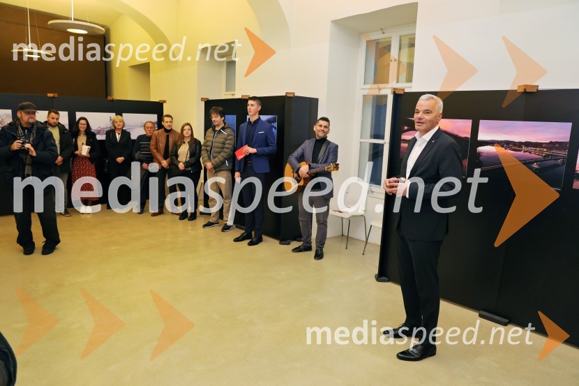  Aleksander Saša Arsenovič, župan, Mestna občina MariborDijana Božić: V razkošju mariborskih utrinkov, fotografska razstava