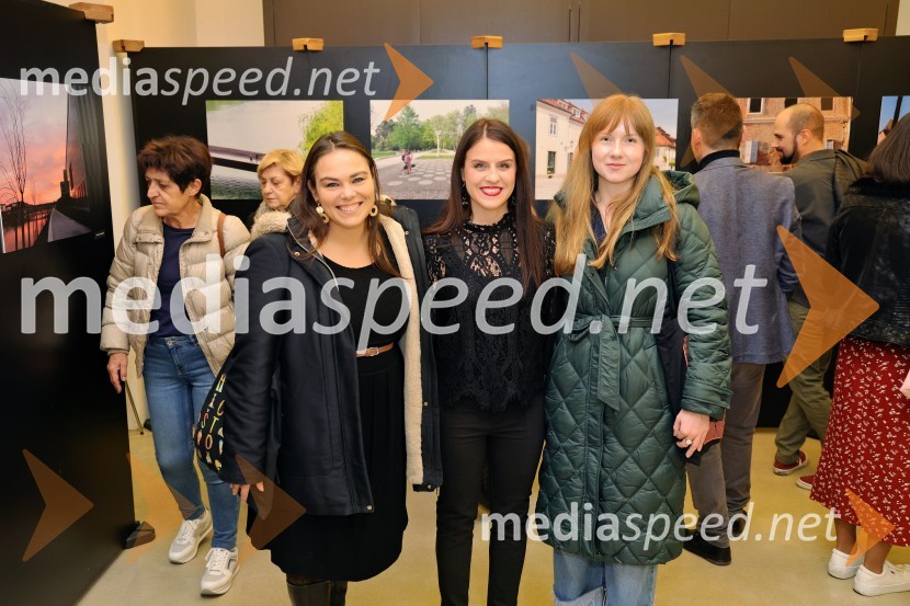  ... ;  Dijana Božič, fotografinja;  ... Dijana Božić: V razkošju mariborskih utrinkov, fotografska razstava