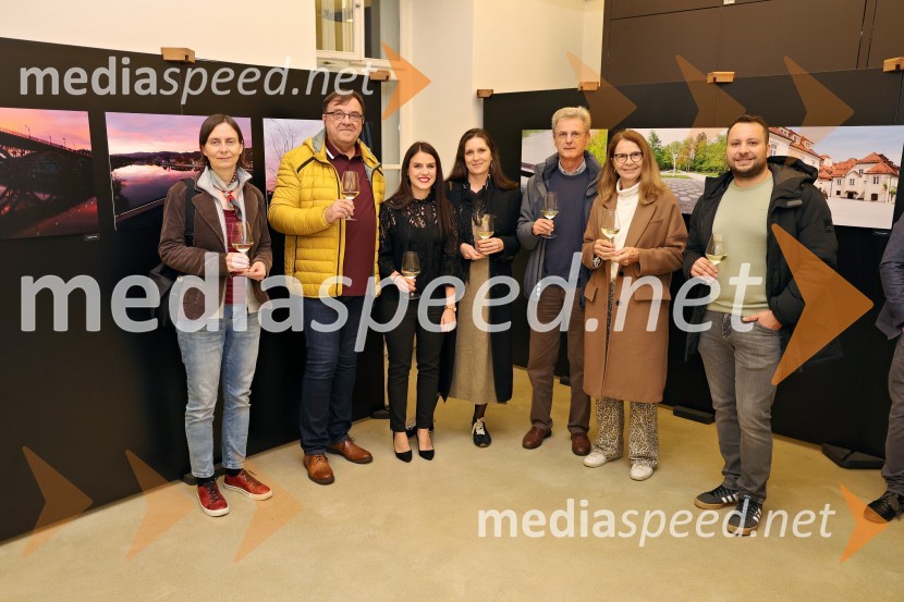  ... ;  ... ;  Dijana Božič, fotografinja;  ... ;  ... ;  ... ;  ... Dijana Božić: V razkošju mariborskih utrinkov, fotografska razstava