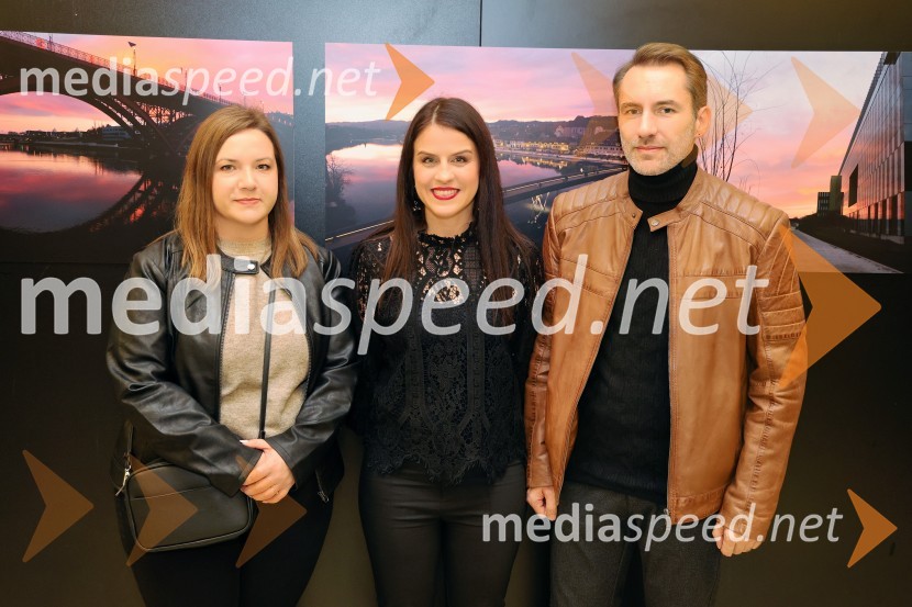  ... ;  Dijana Božič, fotografinja;  ... Dijana Božić: V razkošju mariborskih utrinkov, fotografska razstava