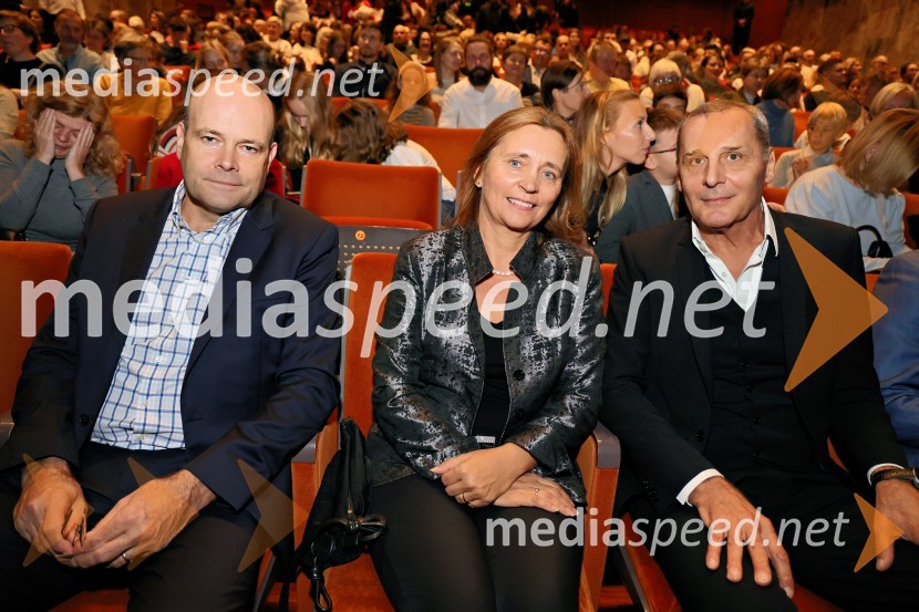  Jure Fišer, direktor Surovine; doc. dr. Suzana Žilič Fišer,  predstojnica Inštituta za medijske komunikacije na FERI;  Danilo Rošker, direktor SNG MariborMož, ki je ukrotil strelo: Genialni izumi Nikole Tesle, premiera v Operi in Baletu SNG Maribor