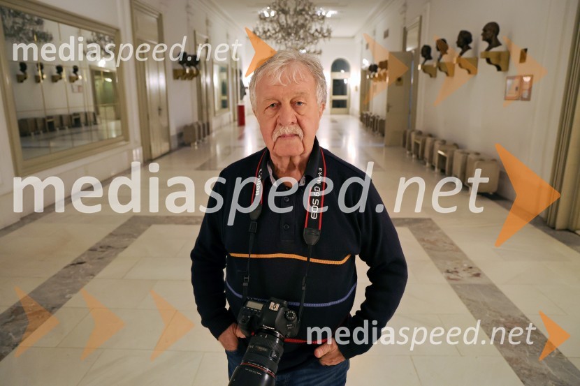  Rade  Bakračevič, predsednik Nadzornega odbora Zveze Srbov Slovenije, fotografMož, ki je ukrotil strelo: Genialni izumi Nikole Tesle, premiera v Operi in Baletu SNG Maribor