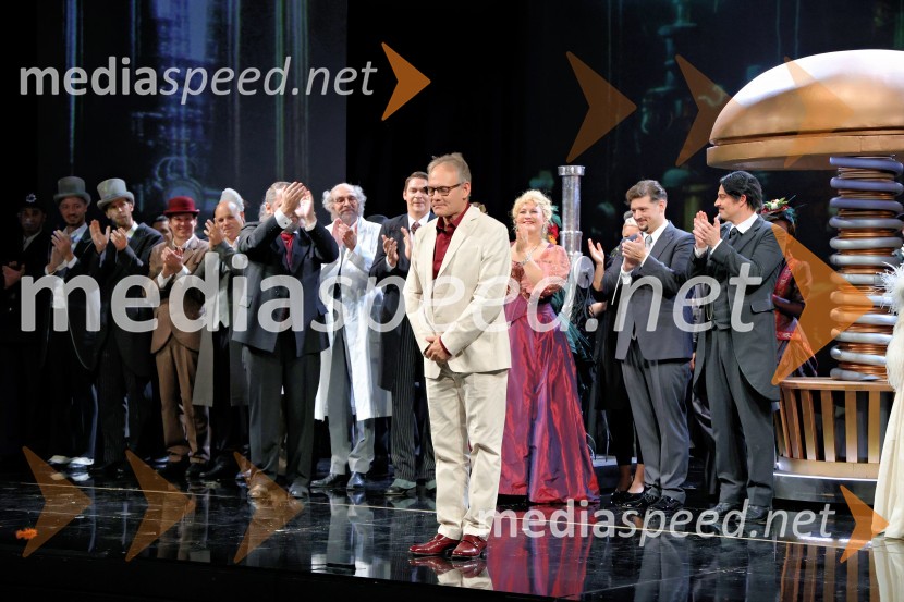  Robert Mraček, skladatelj in libretist predstaveMož, ki je ukrotil strelo: Genialni izumi Nikole Tesle, premiera v Operi in Baletu SNG Maribor