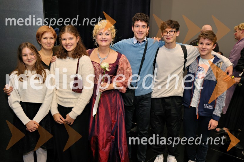  ... ;  ... ;  ... ;  Andreja Zakonjšek Krt, sopranistka;  ... ;  ... ;  ... Mož, ki je ukrotil strelo: Genialni izumi Nikole Tesle, premiera v Operi in Baletu SNG Maribor