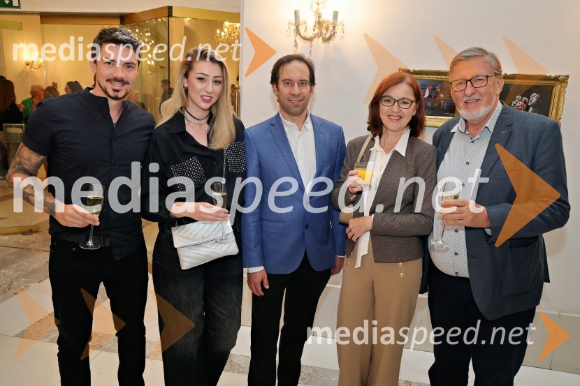  ... ;  ... ;  Simon Krečič, umetniški direktor Opere SNG Maribor;  ... ;  ... Mož, ki je ukrotil strelo: Genialni izumi Nikole Tesle, premiera v Operi in Baletu SNG Maribor