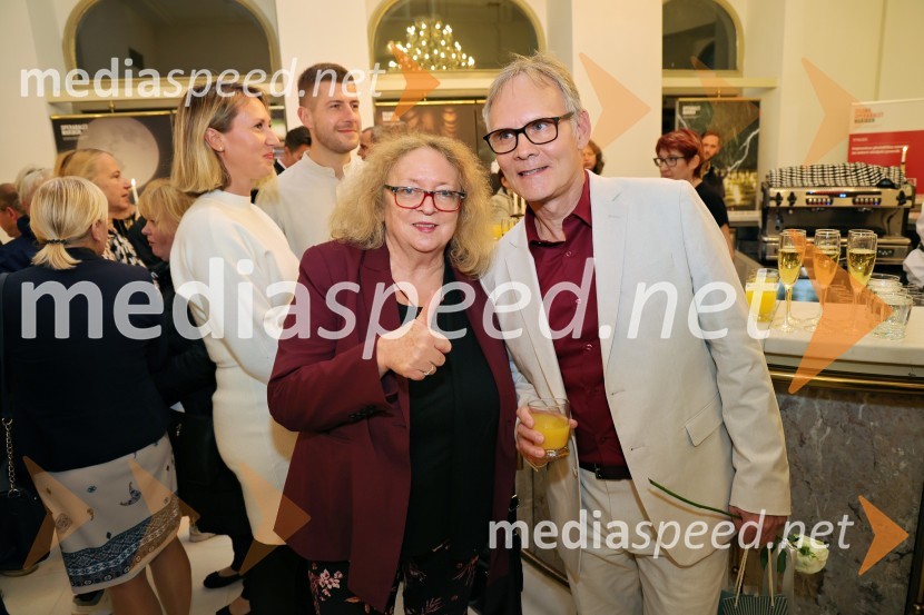  Alenka Cilenšek, igralka;  Robert Mraček, skladatelj in libretist predstaveMož, ki je ukrotil strelo: Genialni izumi Nikole Tesle, premiera v Operi in Baletu SNG Maribor