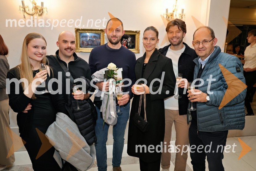  Aljaž Hameršak, operni solist;  ... ;  Aljaž Hameršak, operni solist;  ... ;  ... ;  ... Mož, ki je ukrotil strelo: Genialni izumi Nikole Tesle, premiera v Operi in Baletu SNG Maribor