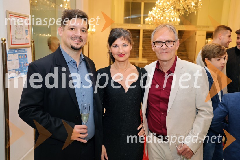  Iztok Kocen, dirigent;  Mateja Rozman Mraček;  Robert Mraček, skladatelj in libretist predstaveMož, ki je ukrotil strelo: Genialni izumi Nikole Tesle, premiera v Operi in Baletu SNG Maribor