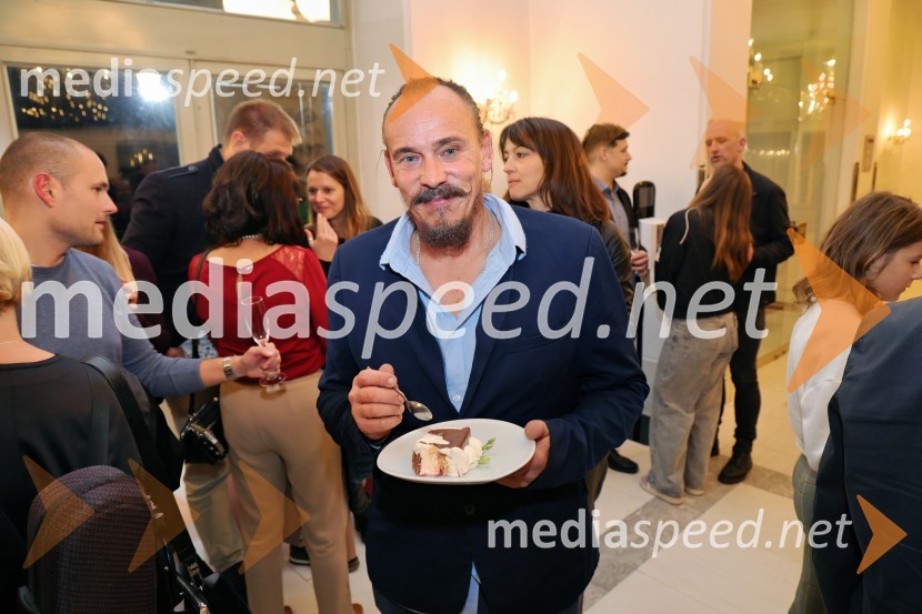  Tomaž Planinc, operni pevecMož, ki je ukrotil strelo: Genialni izumi Nikole Tesle, premiera v Operi in Baletu SNG Maribor