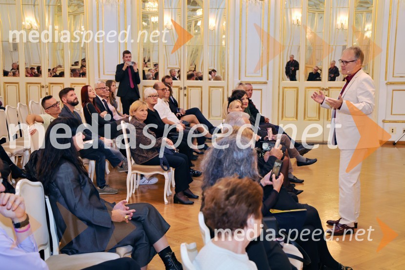  Robert Mraček, skladatelj in libretist predstaveMož, ki je ukrotil strelo: Genialni izumi Nikole Tesle, premiera v Operi in Baletu SNG Maribor