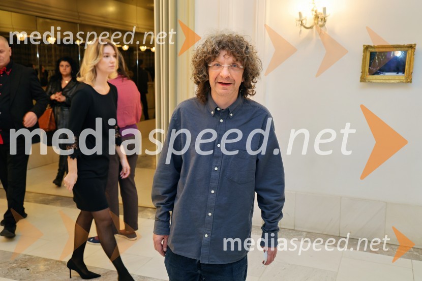  Matjaž Latin, režiser in igralecMož, ki je ukrotil strelo: Genialni izumi Nikole Tesle, premiera v Operi in Baletu SNG Maribor