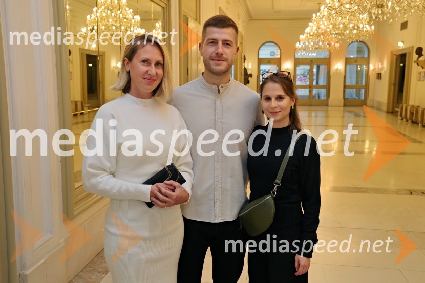  Mateja Kožuh, producentka in joga učiteljica MS7;  Matic Kašnik, scenograf;  Ema Perić, baletna plesalkaMož, ki je ukrotil strelo: Genialni izumi Nikole Tesle, premiera v Operi in Baletu SNG Maribor