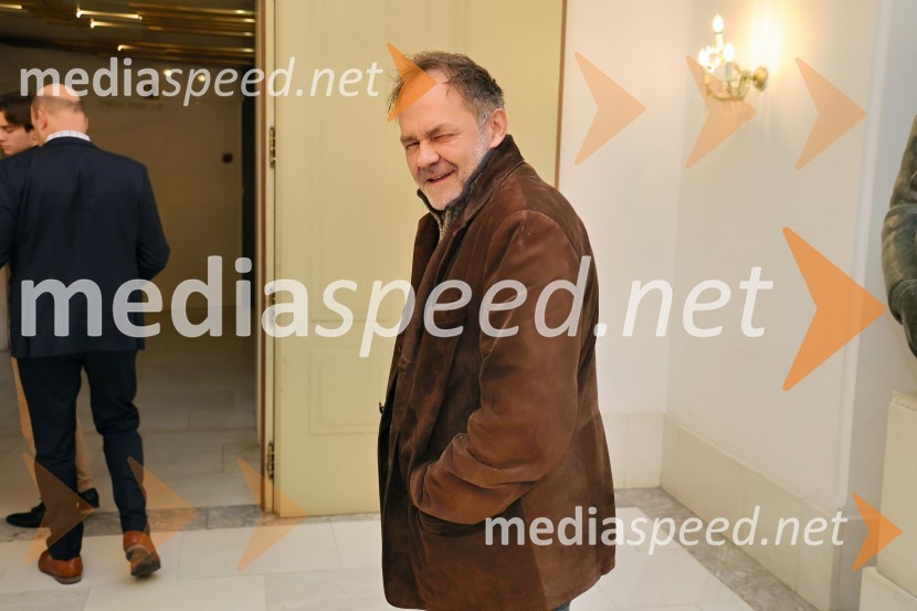  Jure Ivanušič, dramski igralec in glasbenikMož, ki je ukrotil strelo: Genialni izumi Nikole Tesle, premiera v Operi in Baletu SNG Maribor