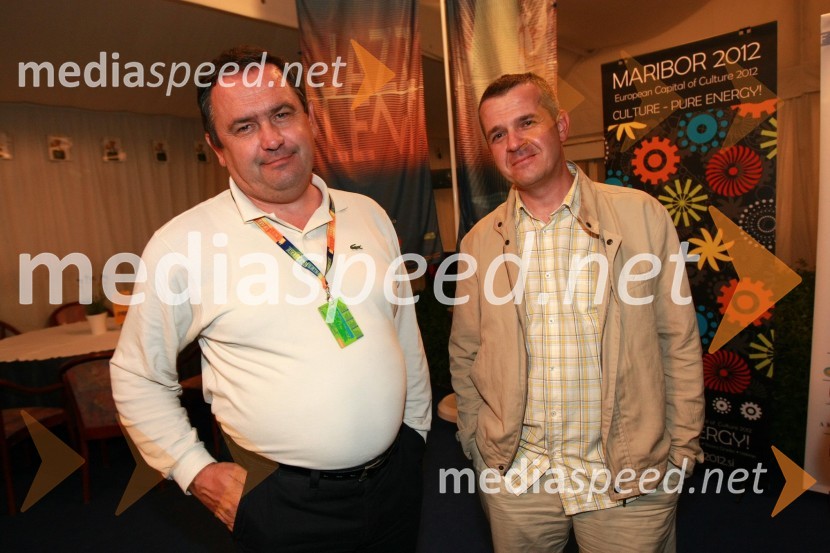 Drago Pišek, predsednik uprave Poštne Banke Slovenije (PBS) in Uroš Skuhala, direktor časnika Večer  	Dogajanje na 17. Festivalu Lent 2009