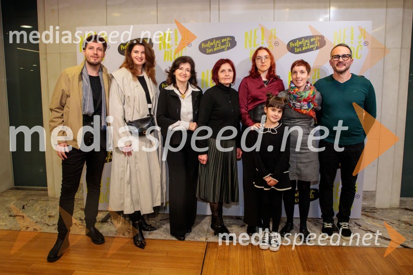  Dominik Bagola, Balladero, Kantavtor;  Erika Mohorič;  Darja Mohorič;  Ivanka Bagola;  Lana Bagola;  ... ;  Inja Bagola Manojlovič;  Jovan ManojlovičAljoša Bagola, Ne! je moč, dogodek ob izidu knjige