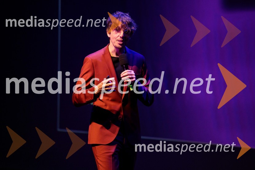  Aljoša Bagola, kreativni direktor, kolumnist, predavatelj in knjižni avtorAljoša Bagola, Ne! je moč, dogodek ob izidu knjige