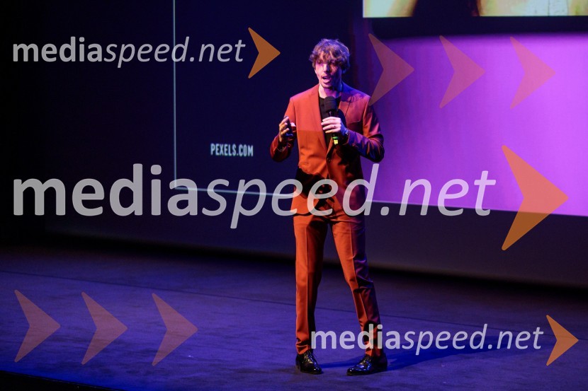  Aljoša Bagola, kreativni direktor, kolumnist, predavatelj in knjižni avtorAljoša Bagola, Ne! je moč, dogodek ob izidu knjige