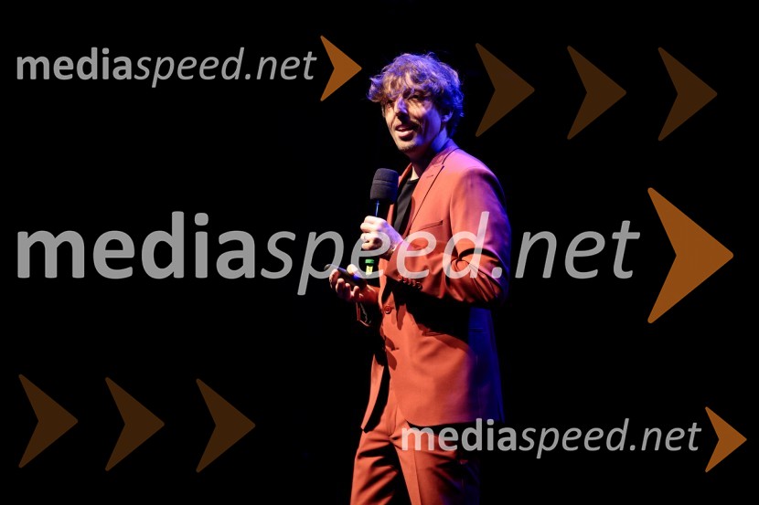  Aljoša Bagola, kreativni direktor, kolumnist, predavatelj in knjižni avtorAljoša Bagola, Ne! je moč, dogodek ob izidu knjige