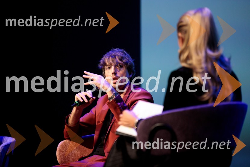  Aljoša Bagola, kreativni direktor, kolumnist, predavatelj in knjižni avtorAljoša Bagola, Ne! je moč, dogodek ob izidu knjige