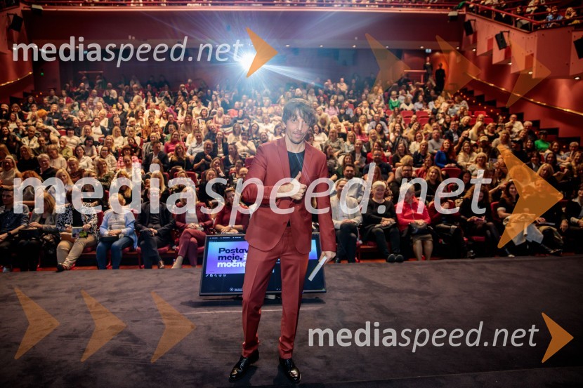  Aljoša Bagola, kreativni direktor, kolumnist, predavatelj in knjižni avtorAljoša Bagola, Ne! je moč, dogodek ob izidu knjige