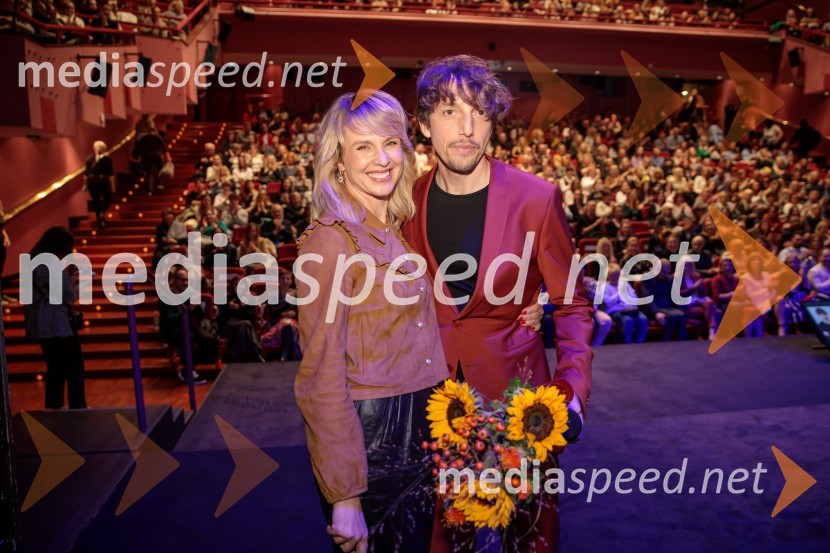  Iva Krajnc Bagola, igralka;  Aljoša Bagola, kreativni direktor, kolumnist, predavatelj in knjižni avtorAljoša Bagola, Ne! je moč, dogodek ob izidu knjige