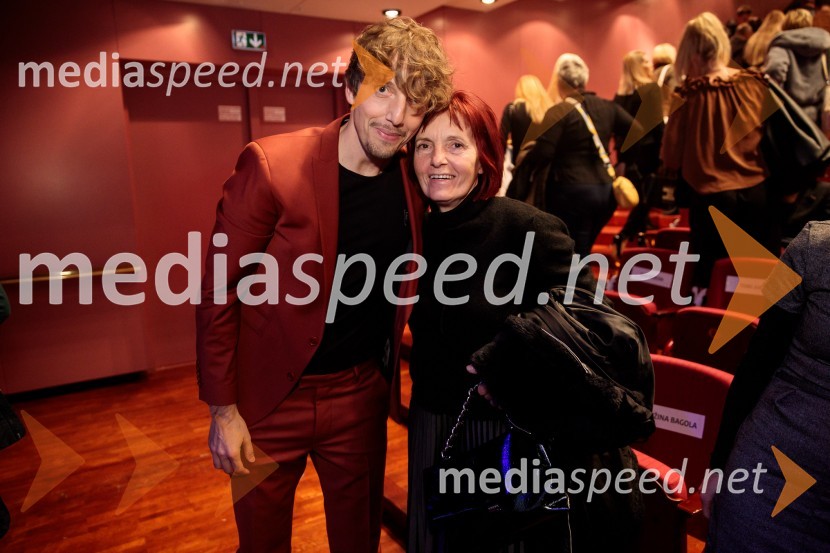  Aljoša Bagola, kreativni direktor, kolumnist, predavatelj in knjižni avtor;  ... Aljoša Bagola, Ne! je moč, dogodek ob izidu knjige