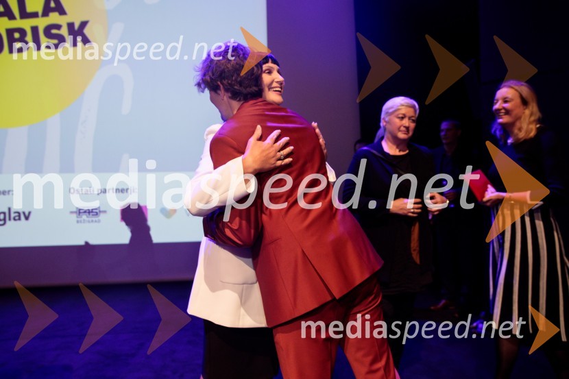  Aljoša Bagola, kreativni direktor, kolumnist, predavatelj in knjižni avtor;  Karmen Pangos, poslovna direktorica, Perutnina Ptuj d.o.o.Aljoša Bagola, Ne! je moč, dogodek ob izidu knjige