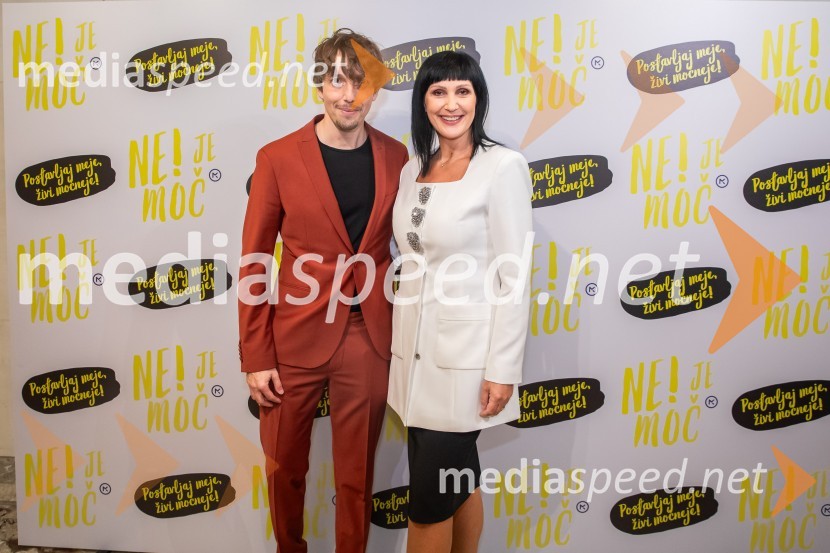  Aljoša Bagola, kreativni direktor, kolumnist, predavatelj in knjižni avtor;  Karmen Pangos, poslovna direktorica, Perutnina Ptuj d.o.o.Aljoša Bagola, Ne! je moč, dogodek ob izidu knjige