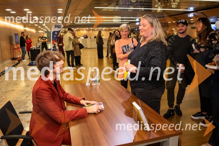  Aljoša Bagola, kreativni direktor, kolumnist, predavatelj in knjižni avtor;  ... Aljoša Bagola, Ne! je moč, dogodek ob izidu knjige