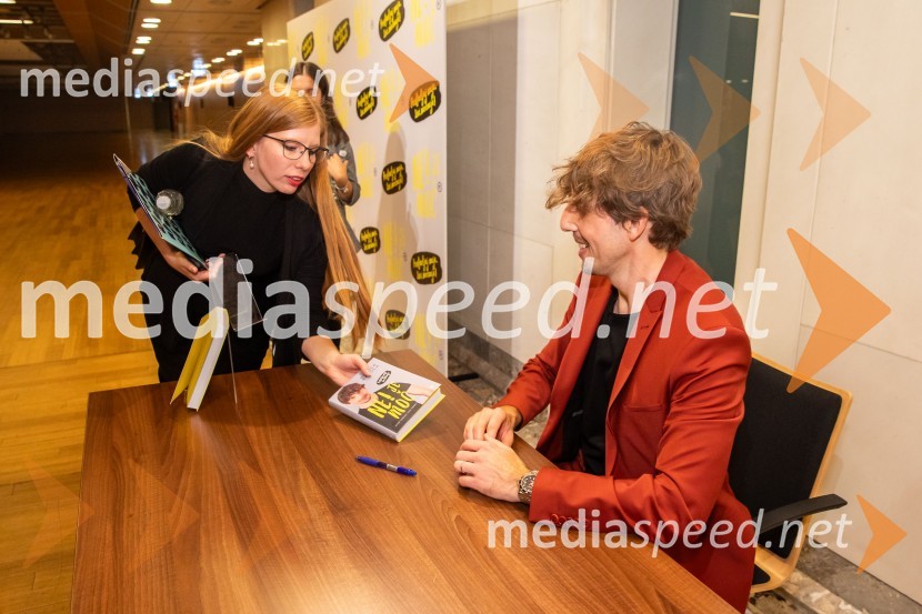  ... ;  Aljoša Bagola, kreativni direktor, kolumnist, predavatelj in knjižni avtorAljoša Bagola, Ne! je moč, dogodek ob izidu knjige