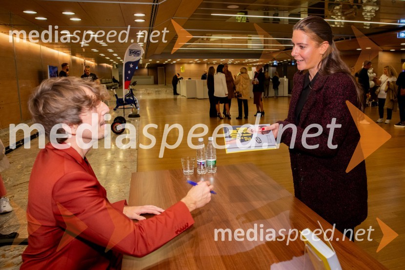  Aljoša Bagola, kreativni direktor, kolumnist, predavatelj in knjižni avtor;  ... Aljoša Bagola, Ne! je moč, dogodek ob izidu knjige