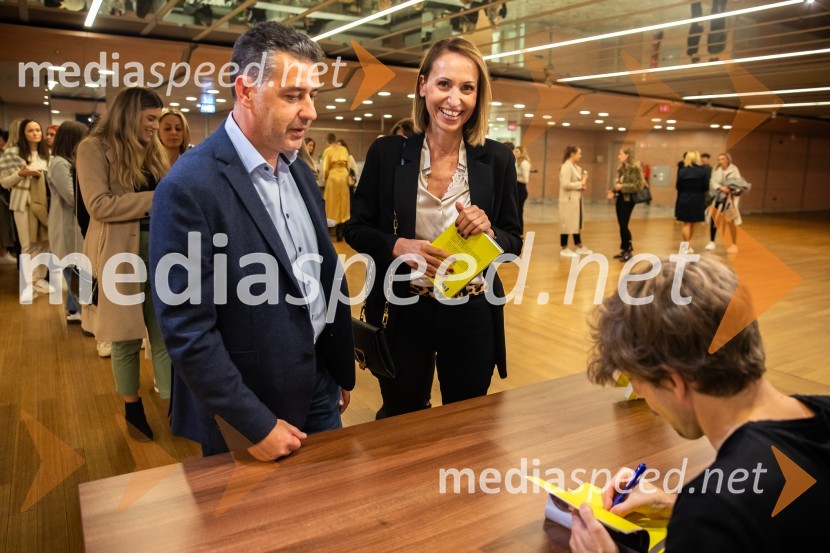  ... ;  ... ;  Aljoša Bagola, kreativni direktor, kolumnist, predavatelj in knjižni avtorAljoša Bagola, Ne! je moč, dogodek ob izidu knjige