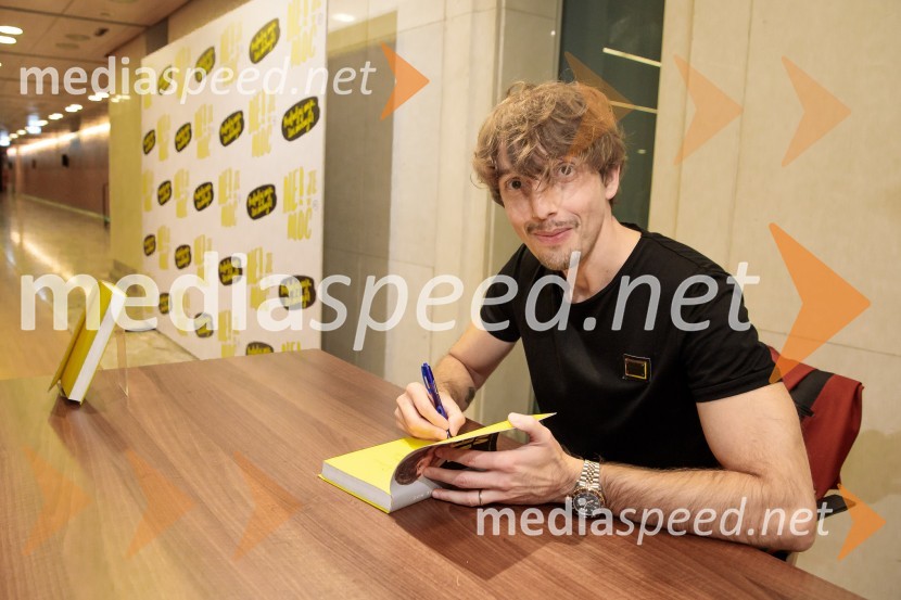  Aljoša Bagola, kreativni direktor, kolumnist, predavatelj in knjižni avtorAljoša Bagola, Ne! je moč, dogodek ob izidu knjige