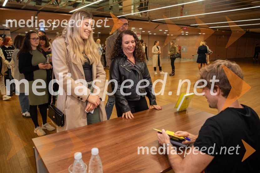  ... ;  ... ;  Aljoša Bagola, kreativni direktor, kolumnist, predavatelj in knjižni avtorAljoša Bagola, Ne! je moč, dogodek ob izidu knjige