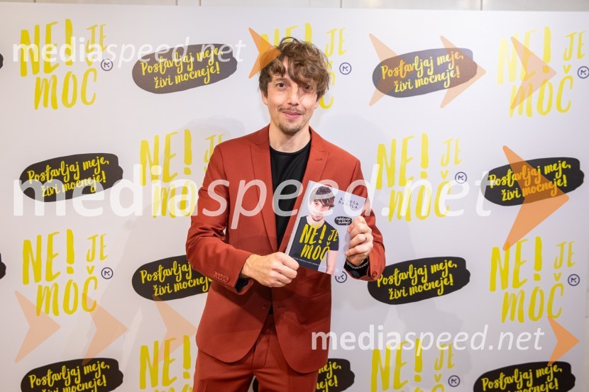  Aljoša Bagola, kreativni direktor, kolumnist, predavatelj in knjižni avtorAljoša Bagola, Ne! je moč, dogodek ob izidu knjige