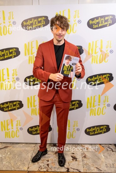  Aljoša Bagola, kreativni direktor, kolumnist, predavatelj in knjižni avtorAljoša Bagola, Ne! je moč, dogodek ob izidu knjige