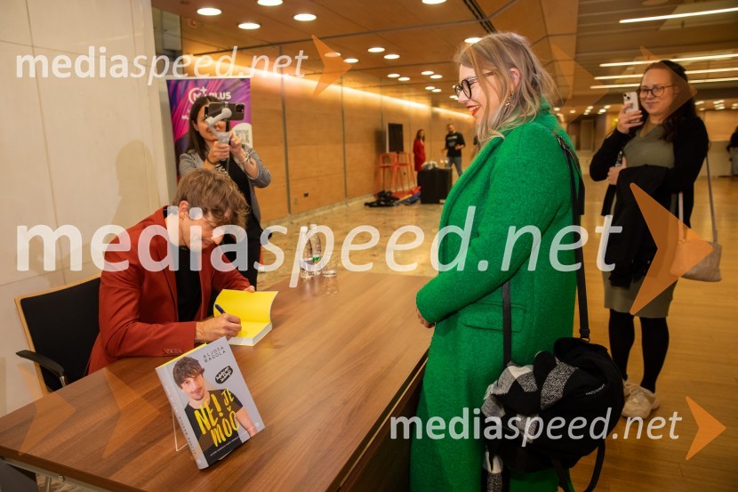  Aljoša Bagola, kreativni direktor, kolumnist, predavatelj in knjižni avtor;  ... Aljoša Bagola, Ne! je moč, dogodek ob izidu knjige