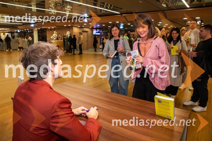  Aljoša Bagola, kreativni direktor, kolumnist, predavatelj in knjižni avtor;  ... Aljoša Bagola, Ne! je moč, dogodek ob izidu knjige