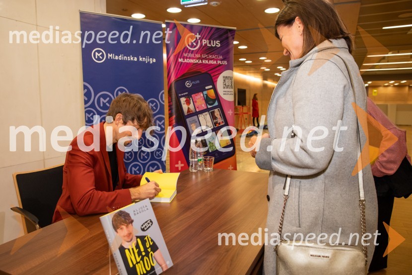  Aljoša Bagola, kreativni direktor, kolumnist, predavatelj in knjižni avtor;  ... Aljoša Bagola, Ne! je moč, dogodek ob izidu knjige