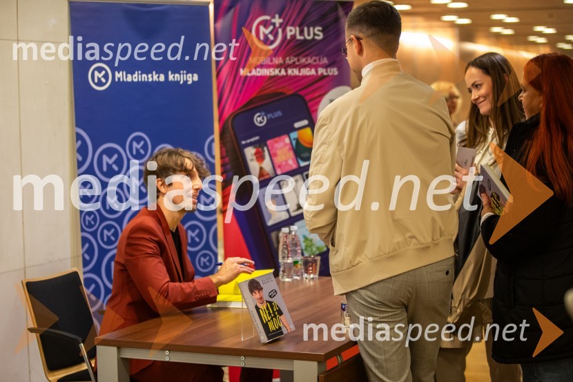  Aljoša Bagola, kreativni direktor, kolumnist, predavatelj in knjižni avtor;  ... Aljoša Bagola, Ne! je moč, dogodek ob izidu knjige