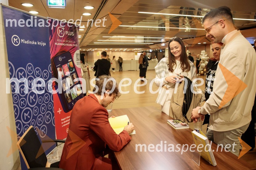  Aljoša Bagola, kreativni direktor, kolumnist, predavatelj in knjižni avtor;  ... ;  ... Aljoša Bagola, Ne! je moč, dogodek ob izidu knjige