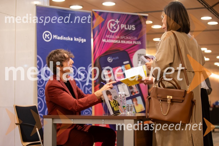  Aljoša Bagola, kreativni direktor, kolumnist, predavatelj in knjižni avtorAljoša Bagola, Ne! je moč, dogodek ob izidu knjige