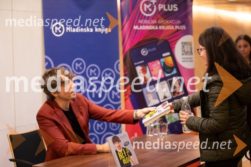  Aljoša Bagola, kreativni direktor, kolumnist, predavatelj in knjižni avtor;  ... Aljoša Bagola, Ne! je moč, dogodek ob izidu knjige