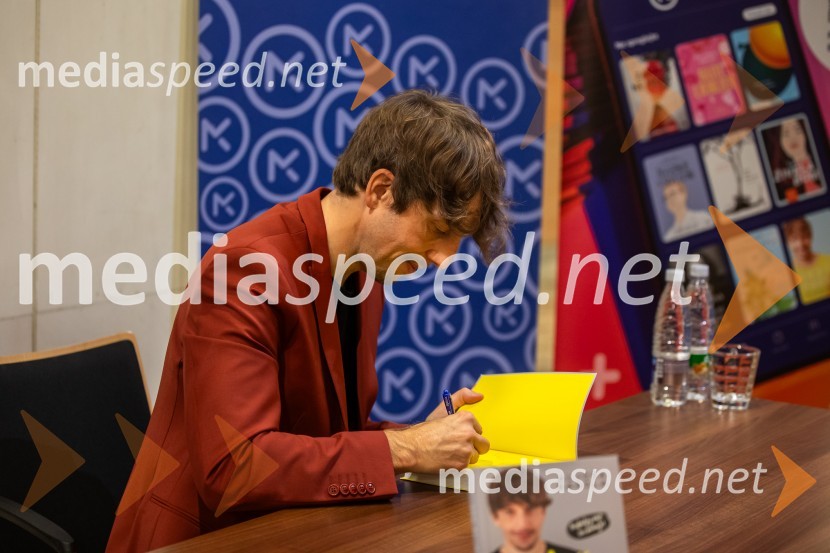  Aljoša Bagola, kreativni direktor, kolumnist, predavatelj in knjižni avtorAljoša Bagola, Ne! je moč, dogodek ob izidu knjige