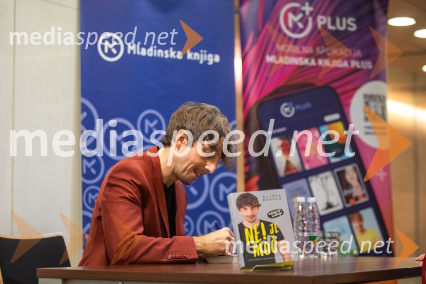  Aljoša Bagola, kreativni direktor, kolumnist, predavatelj in knjižni avtorAljoša Bagola, Ne! je moč, dogodek ob izidu knjige