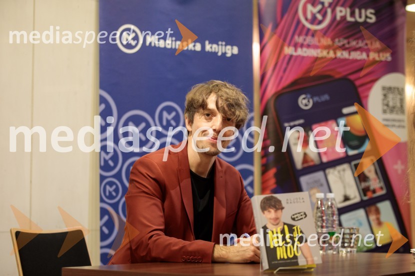  Aljoša Bagola, kreativni direktor, kolumnist, predavatelj in knjižni avtorAljoša Bagola, Ne! je moč, dogodek ob izidu knjige