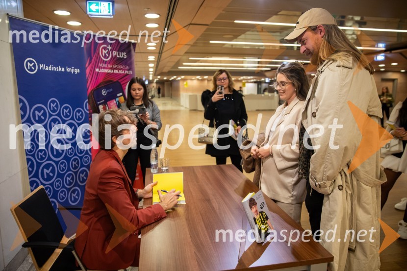  Aljoša Bagola, kreativni direktor, kolumnist, predavatelj in knjižni avtor;  ... ;  ... Aljoša Bagola, Ne! je moč, dogodek ob izidu knjige