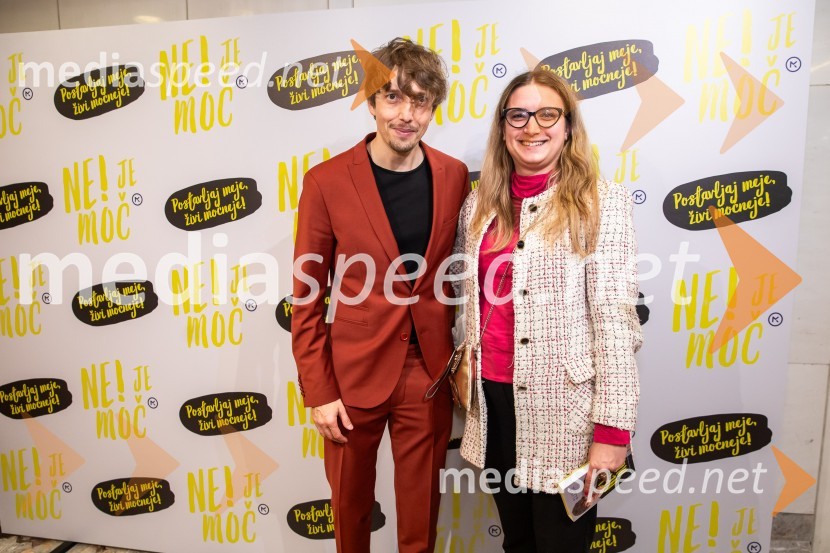  Aljoša Bagola, kreativni direktor, kolumnist, predavatelj in knjižni avtor;  ... Aljoša Bagola, Ne! je moč, dogodek ob izidu knjige