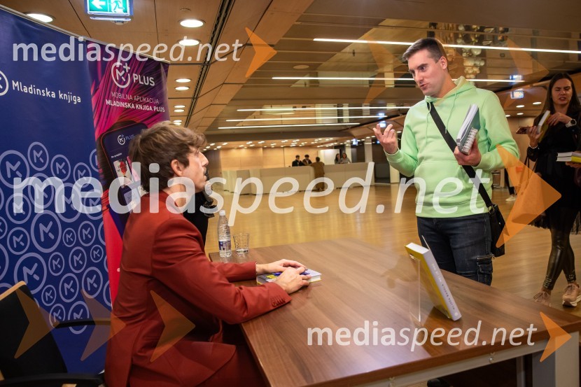  Aljoša Bagola, kreativni direktor, kolumnist, predavatelj in knjižni avtor;  ... Aljoša Bagola, Ne! je moč, dogodek ob izidu knjige